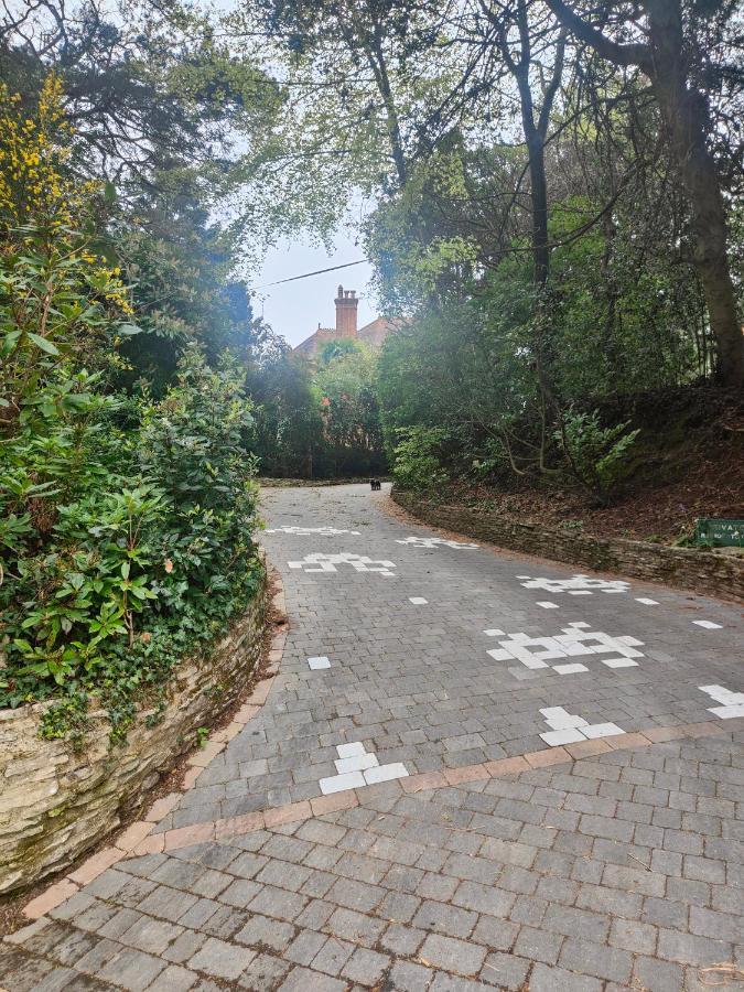 Apartment Self-contained Flat, Off Street Parking Close To Town And