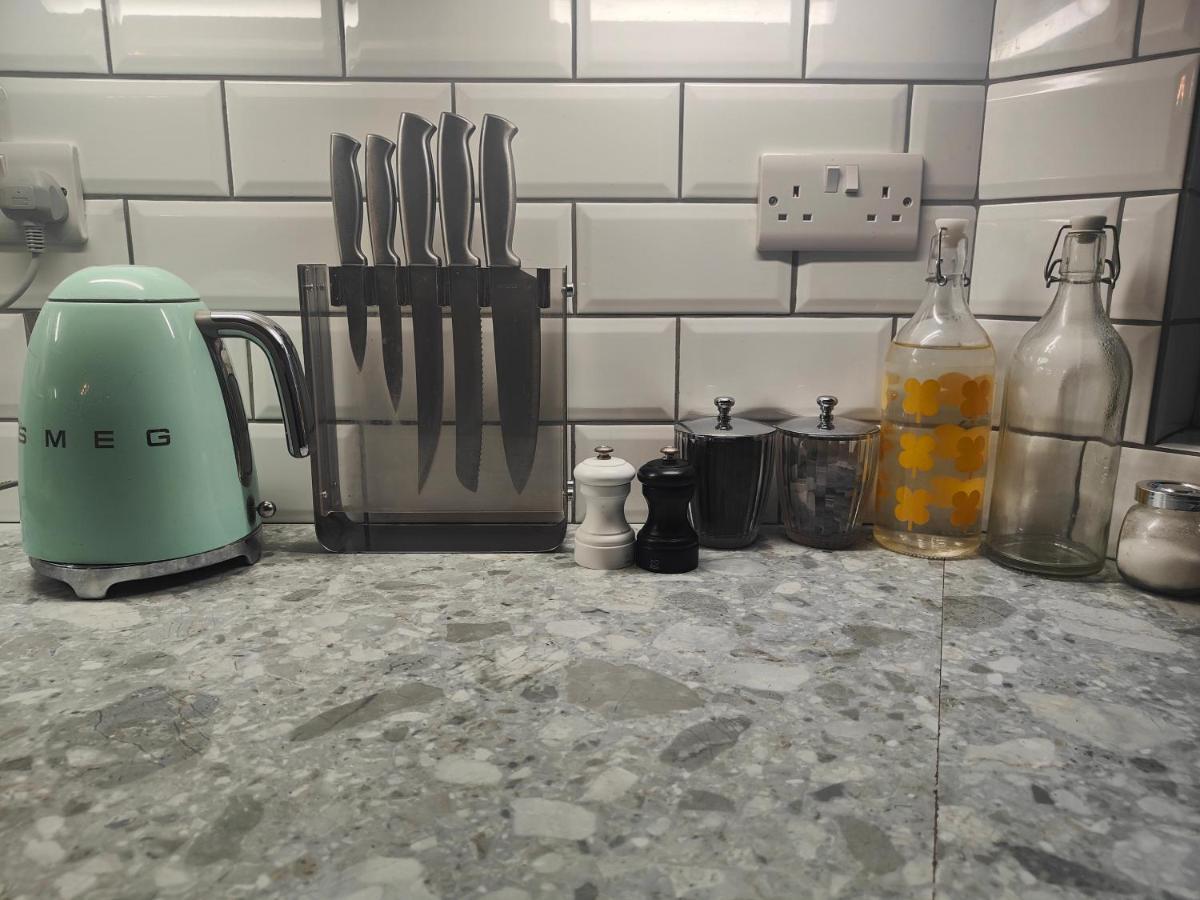 Self-contained Flat, Off Street Parking Close To Town And Bournemouth