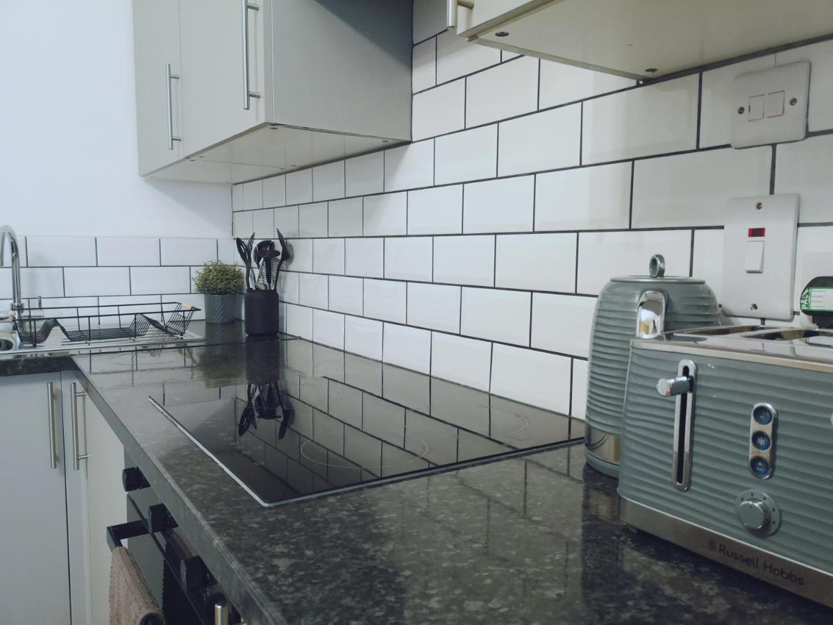 Bright And Stylish 2 Bedroom Town Centre Sleeps 5 Free Parking Apartment Bournemouth