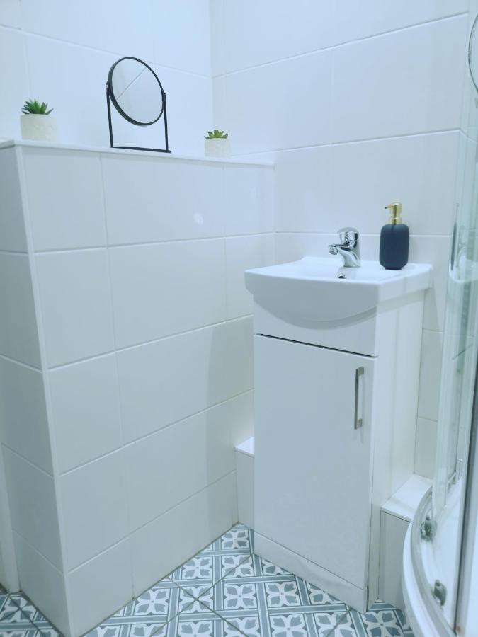 Bright And Stylish 2 Bedroom Town Centre Sleeps 5 Free Parking * Bournemouth