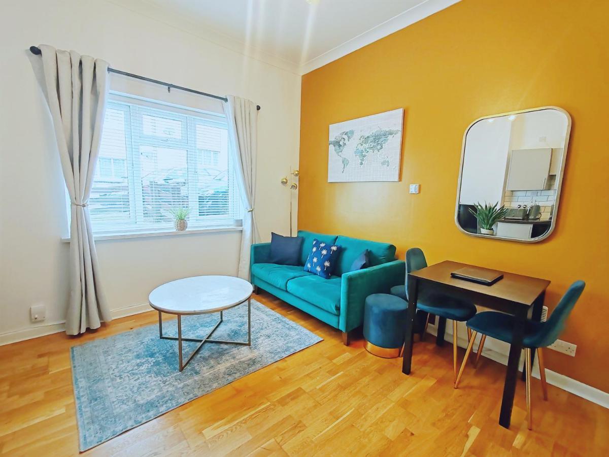 Bright And Stylish 2 Bedroom Town Centre Sleeps 5 Free Parking Bournemouth