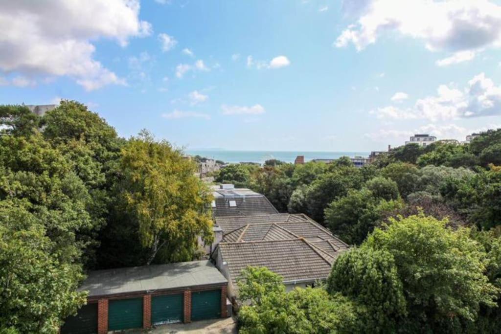Bournecoast: With Snug-games Room-garden-3114 * Bournemouth