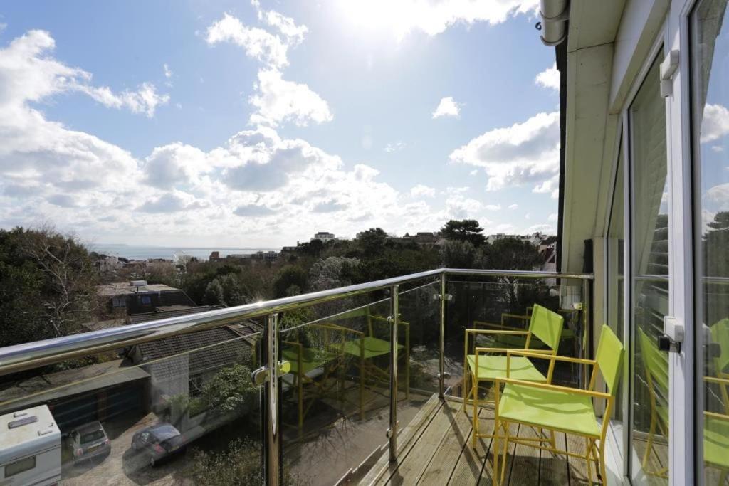 Holiday home Bournecoast: With Snug-games Room-garden-3114 *