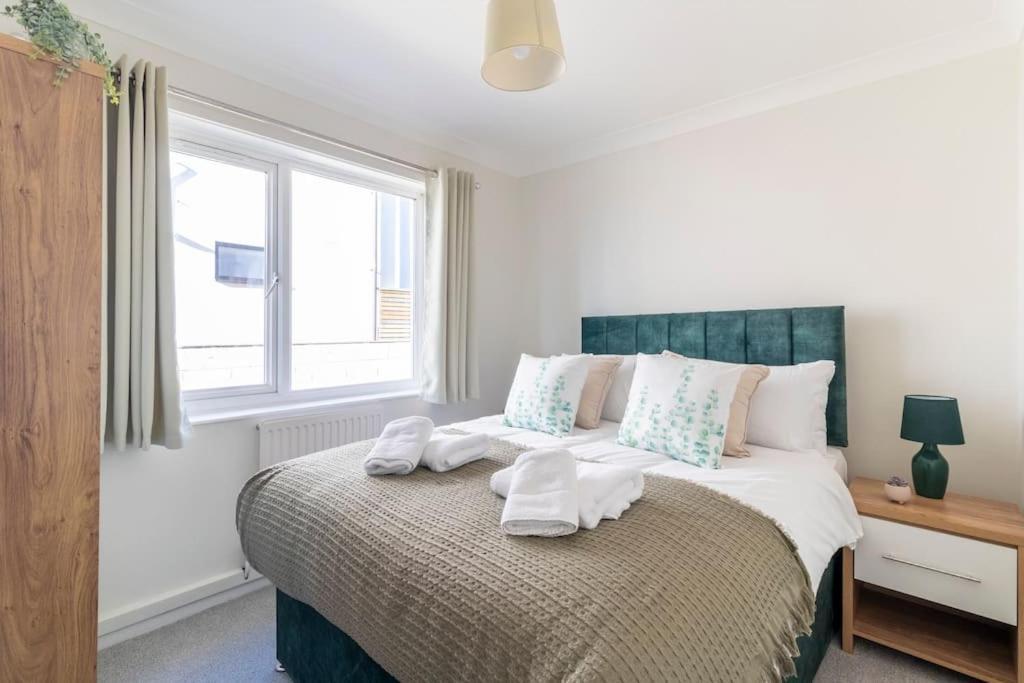 Amazing Sea View 2 Bedroom Sleeps 6 - Free Parking Bournemouth