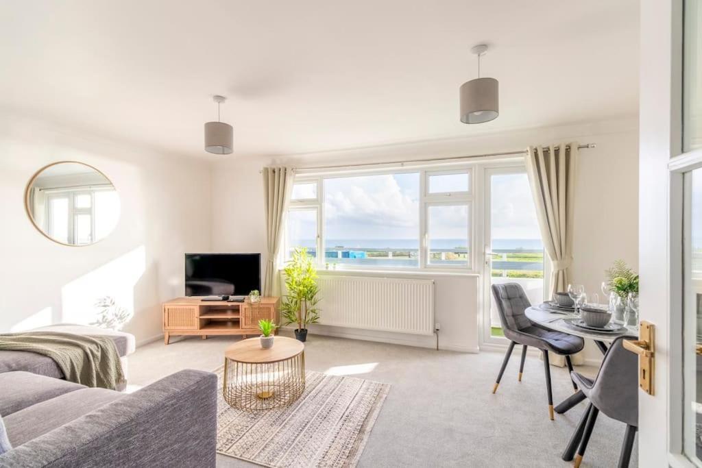 Apartment Trendy Sea View 2 Bedroom Sleeps 6 - Free Parking