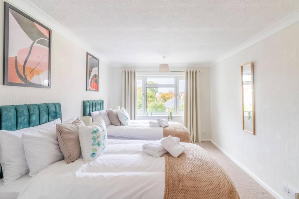 Panoramic Sea View Sleeps 4-free Parking Apartment