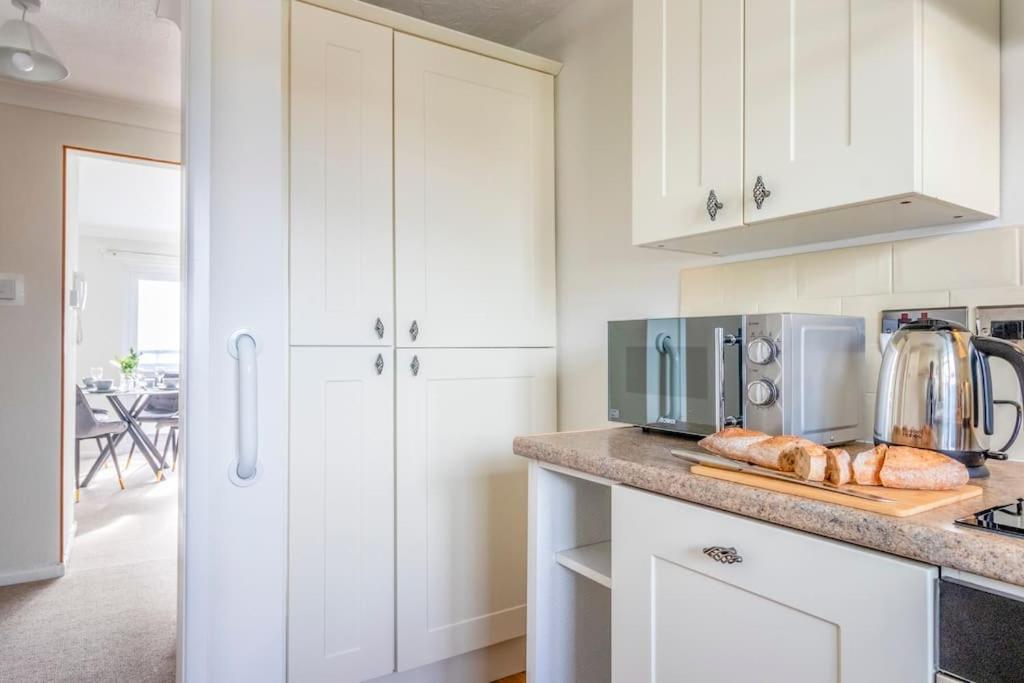 Panoramic Sea View Sleeps 4-free Parking Bournemouth