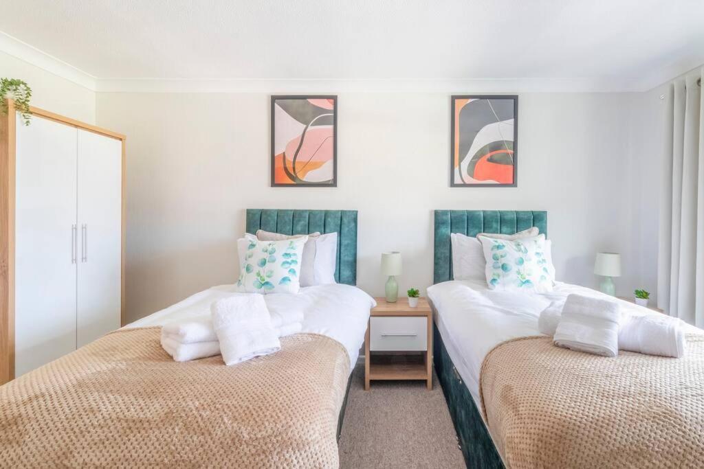 Panoramic Sea View Sleeps 4-free Parking * Bournemouth