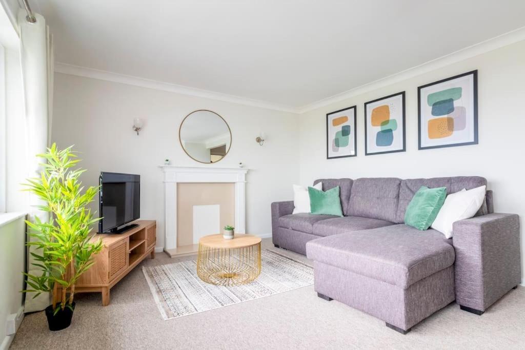 Panoramic Sea View Sleeps 4-free Parking Apartment