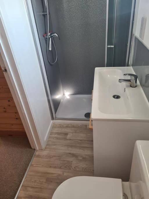 6 En-suite Bedrooms; Garden; Driveway;pet Friendly Holiday home