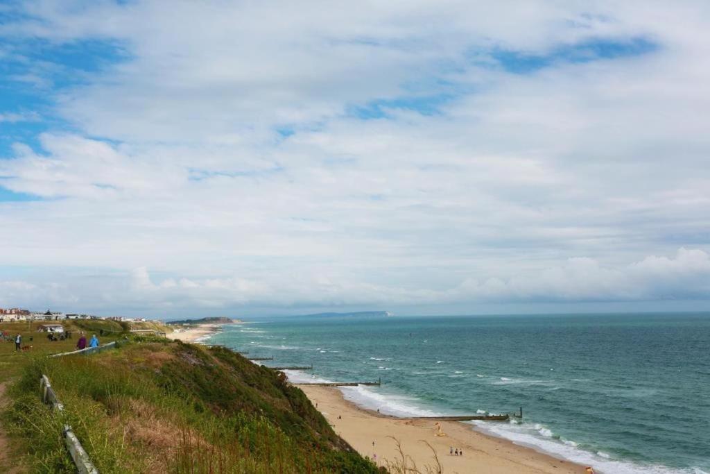 Bournecoast:large Minutes From Beach- Hb6228 Holiday home