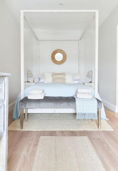 The House Sleeps 20 & 4 Mins To The * Bournemouth