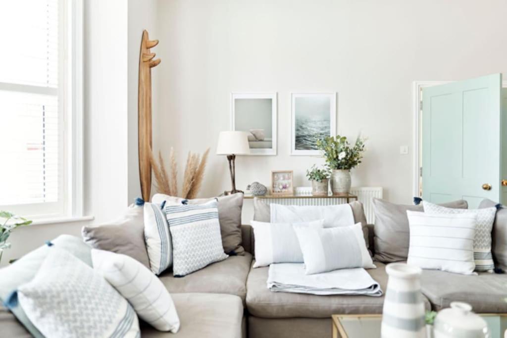 The House Sleeps 20 & 4 Mins To The Holiday home