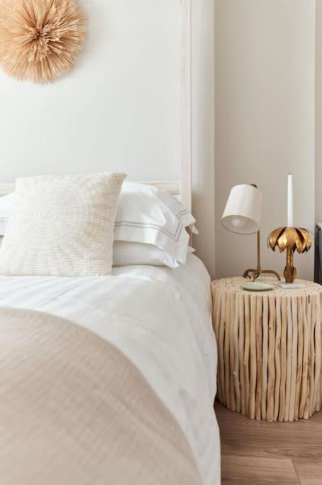 The House Sleeps 20 & 4 Mins To The Bournemouth