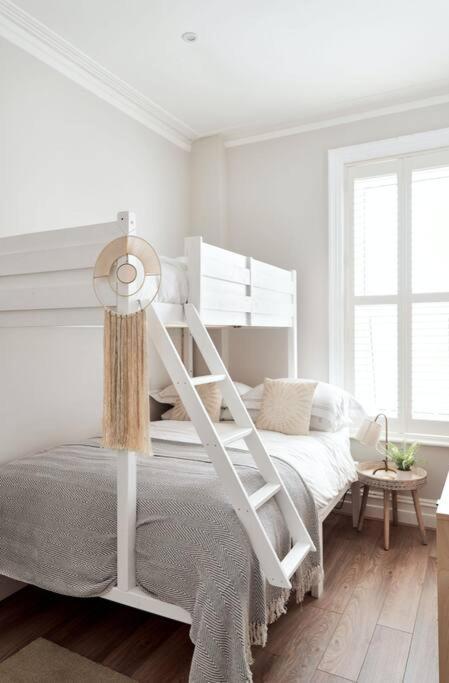 The House Sleeps 20 & 4 Mins To The Holiday home