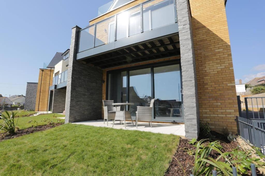 Bournecoast: Modern 2 Bed Flat With Patio - Fm8413 Apartment *
