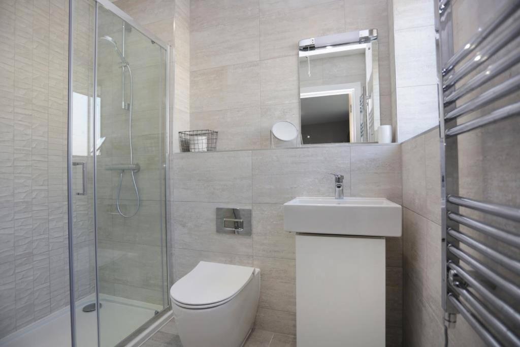 Apartment Bournecoast: Modern 2 Bed Flat With Patio - Fm8413