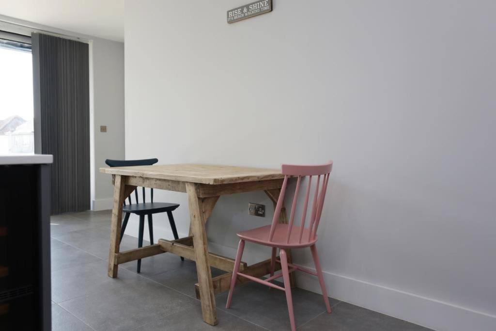 Bournecoast: Modern 2 Bed Flat With Patio - Fm8413 Apartment