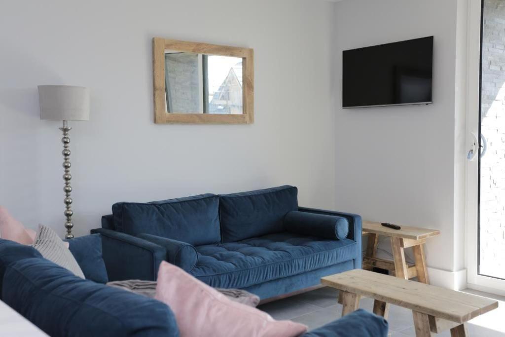 Bournecoast: Modern 2 Bed Flat With Patio - Fm8413 *