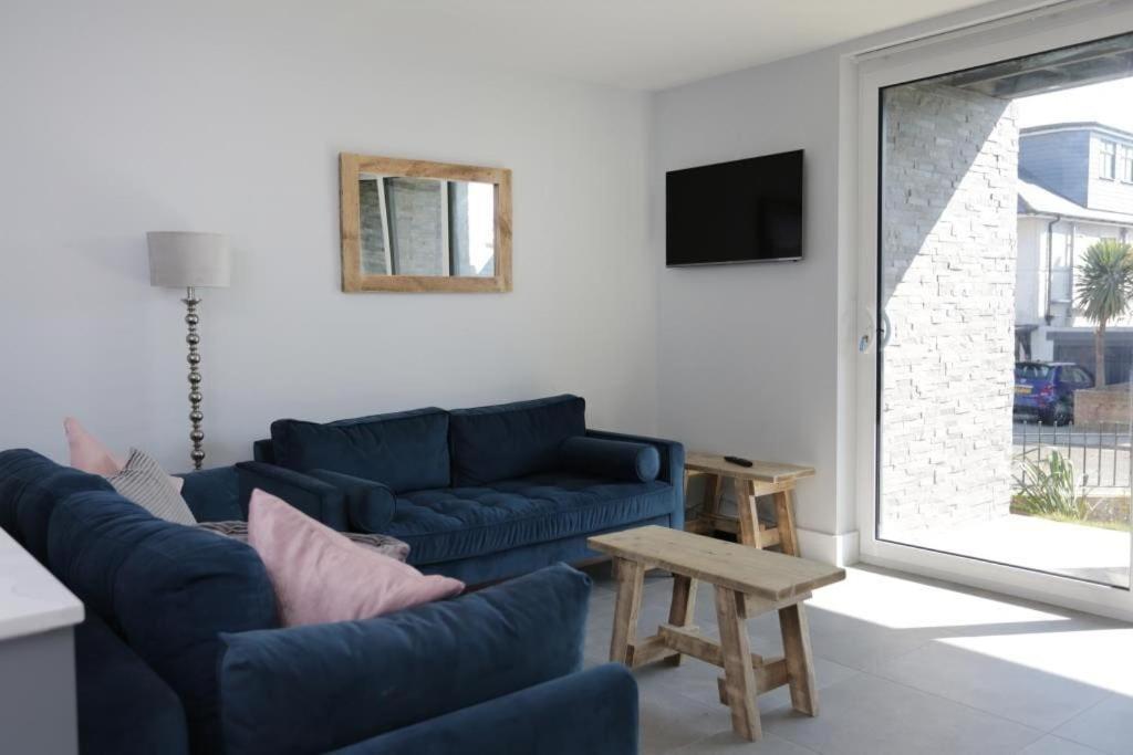 Bournecoast: Modern 2 Bed Flat With Patio - Fm8413 Apartment *