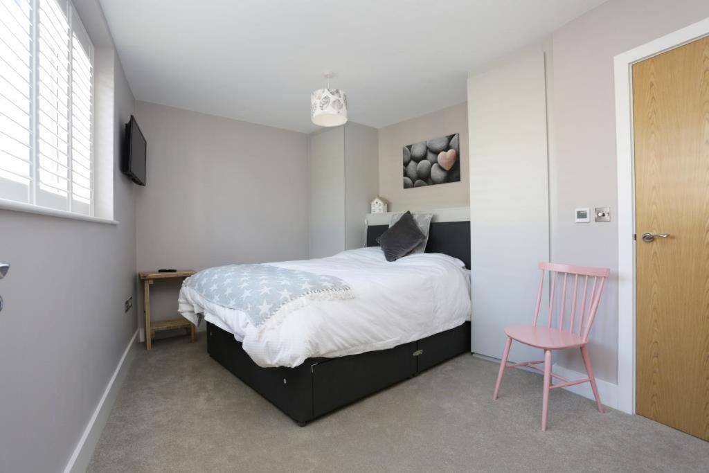 Bournecoast: Modern 2 Bed Flat With Patio - Fm8413 Apartment