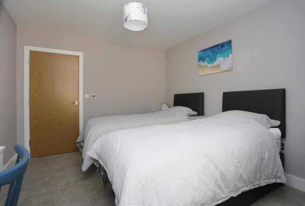 Bournecoast: Modern 2 Bed Flat With Patio - Fm8413 *