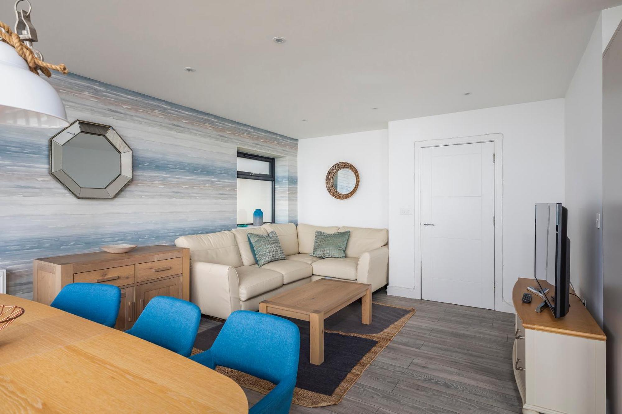 Luxury 3 Bed Apartment- Large Balcony With Seaviews Apartment Bournemouth