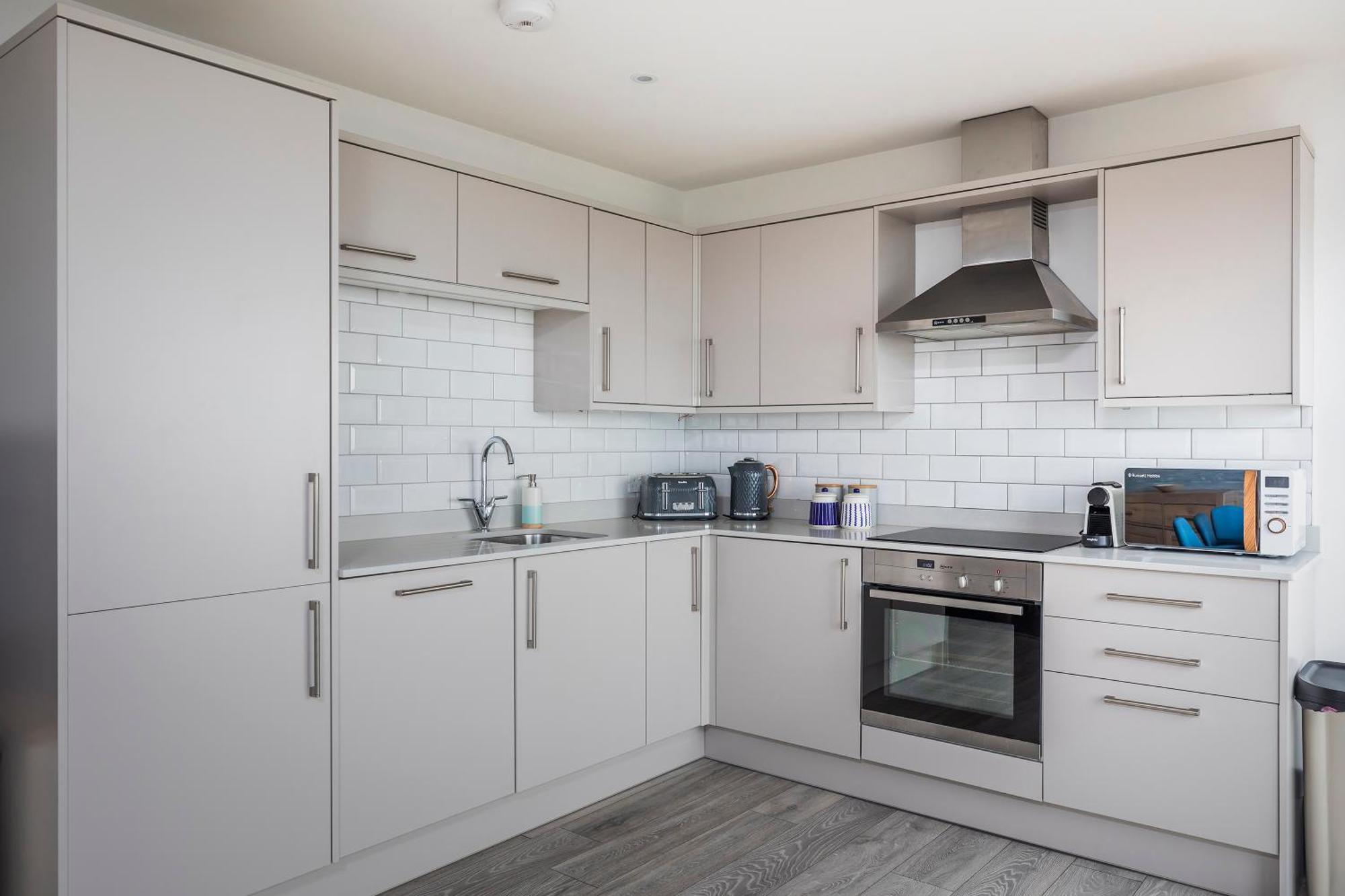 Luxury 3 Bed Apartment- Large Balcony With Seaviews Bournemouth