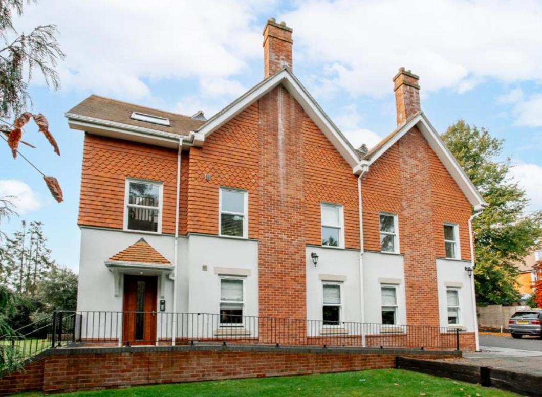 New Ground Floor Apartment, 4 Mins Walk To Beach Apartment