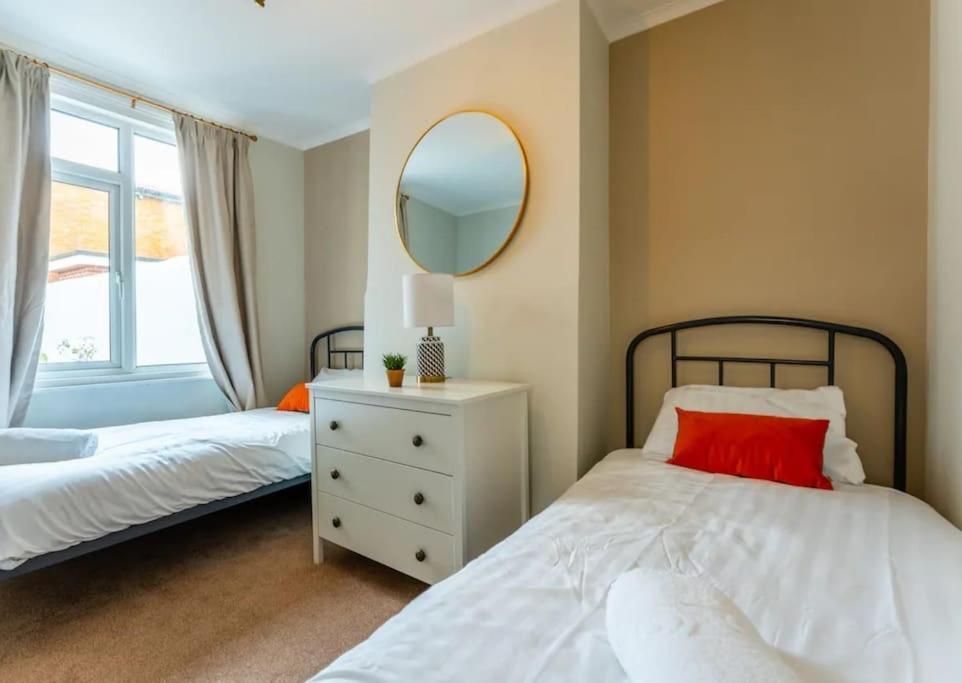 Modern & Comfortable Urban Holiday home Bournemouth
