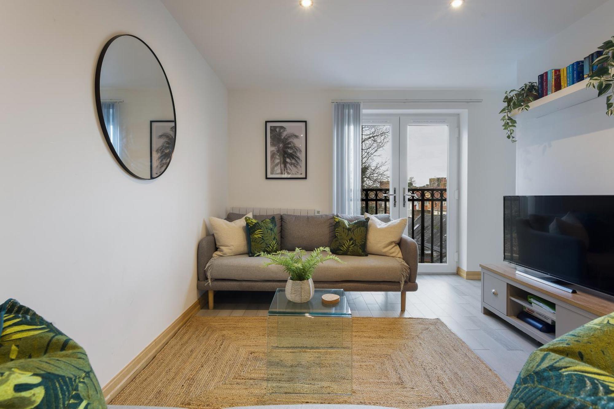 Seaside Town Centre Triplex: Spacious Retreat With Parking Apartment *