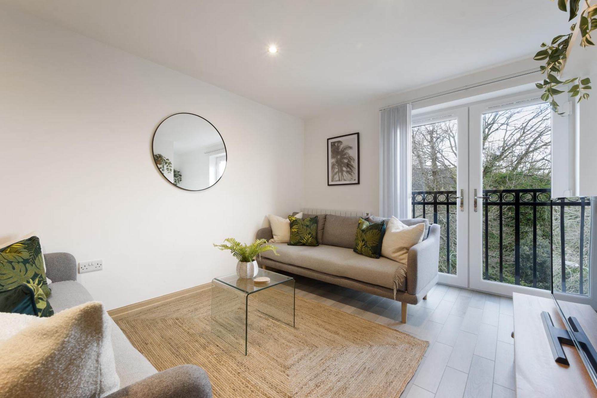 Seaside Town Centre Triplex: Spacious Retreat With Parking Apartment