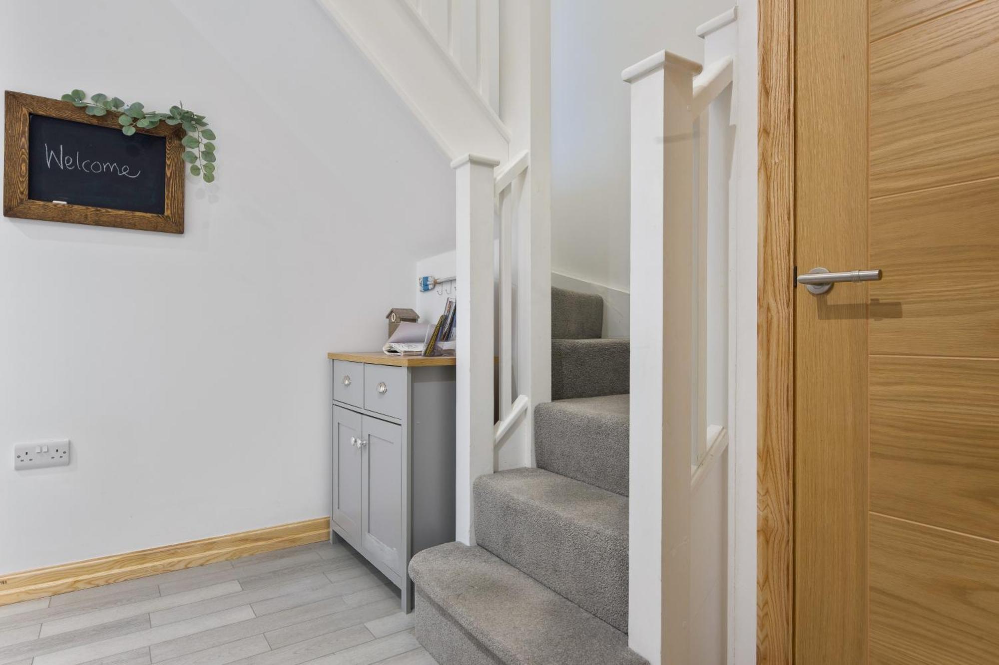 Apartment Seaside Town Centre Triplex: Spacious Retreat With Parking Bournemouth