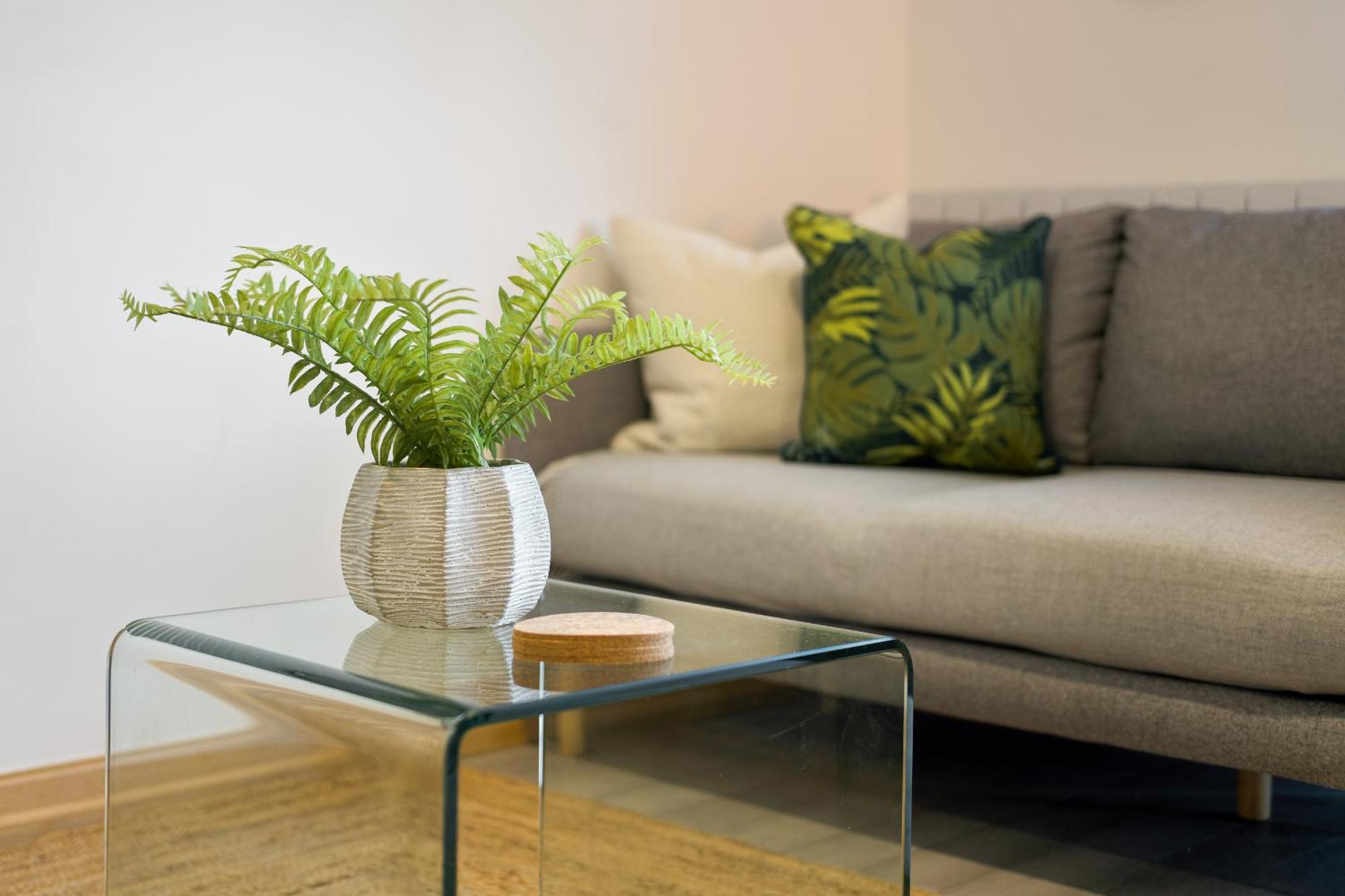 Seaside Town Centre Triplex: Spacious Retreat With Parking Bournemouth