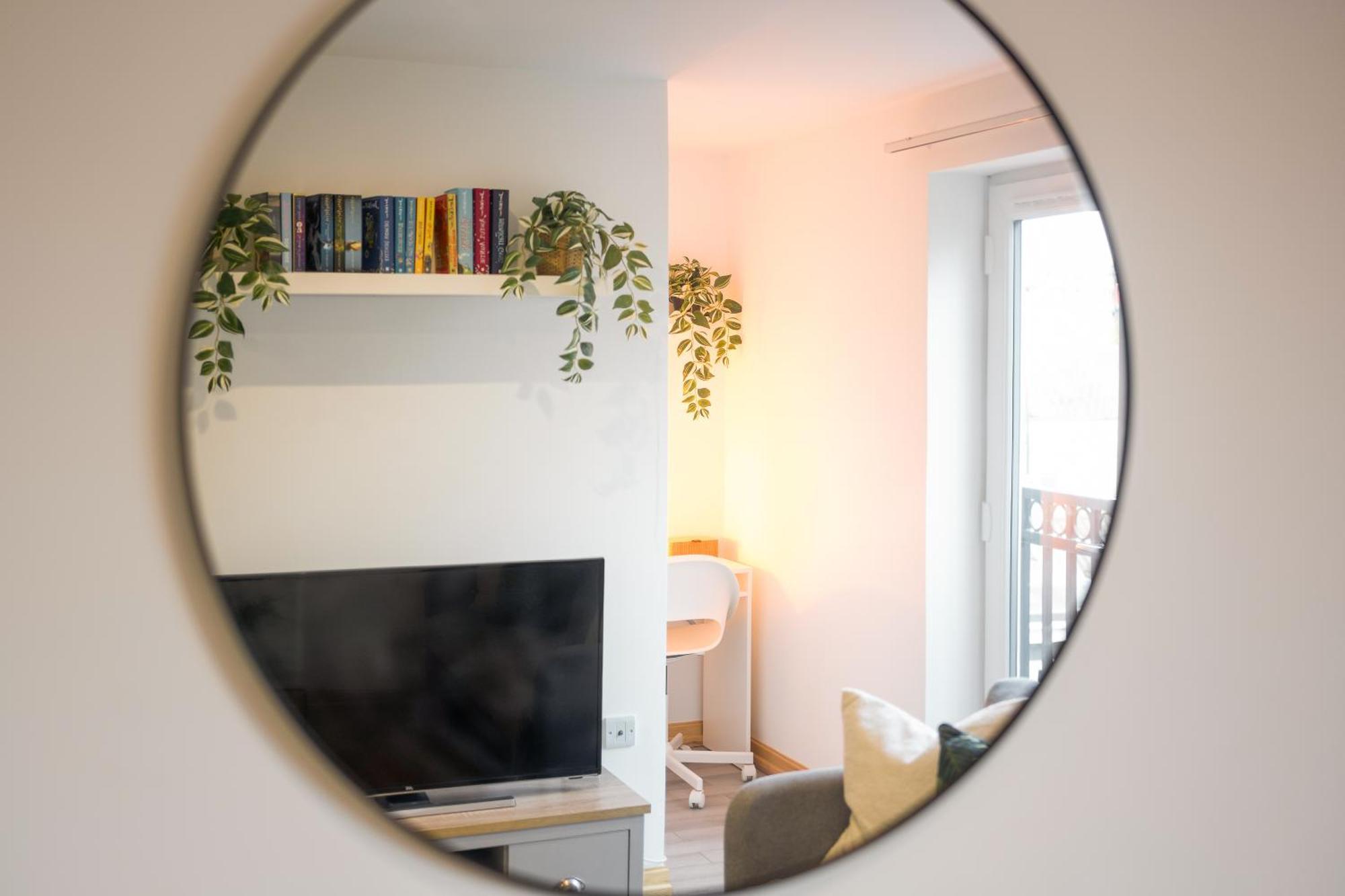 Apartment Seaside Town Centre Triplex: Spacious Retreat With Parking