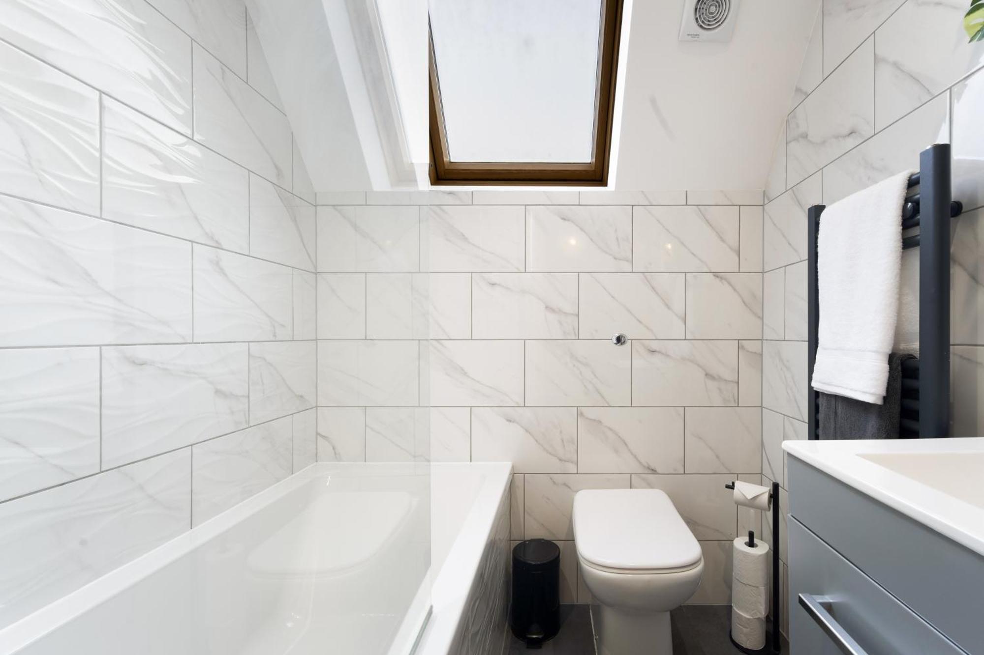 Seaside Town Centre Triplex: Spacious Retreat With Parking Apartment *