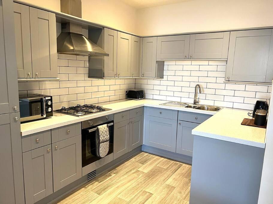 Stylish 4 Bedroom With Parking * Bournemouth