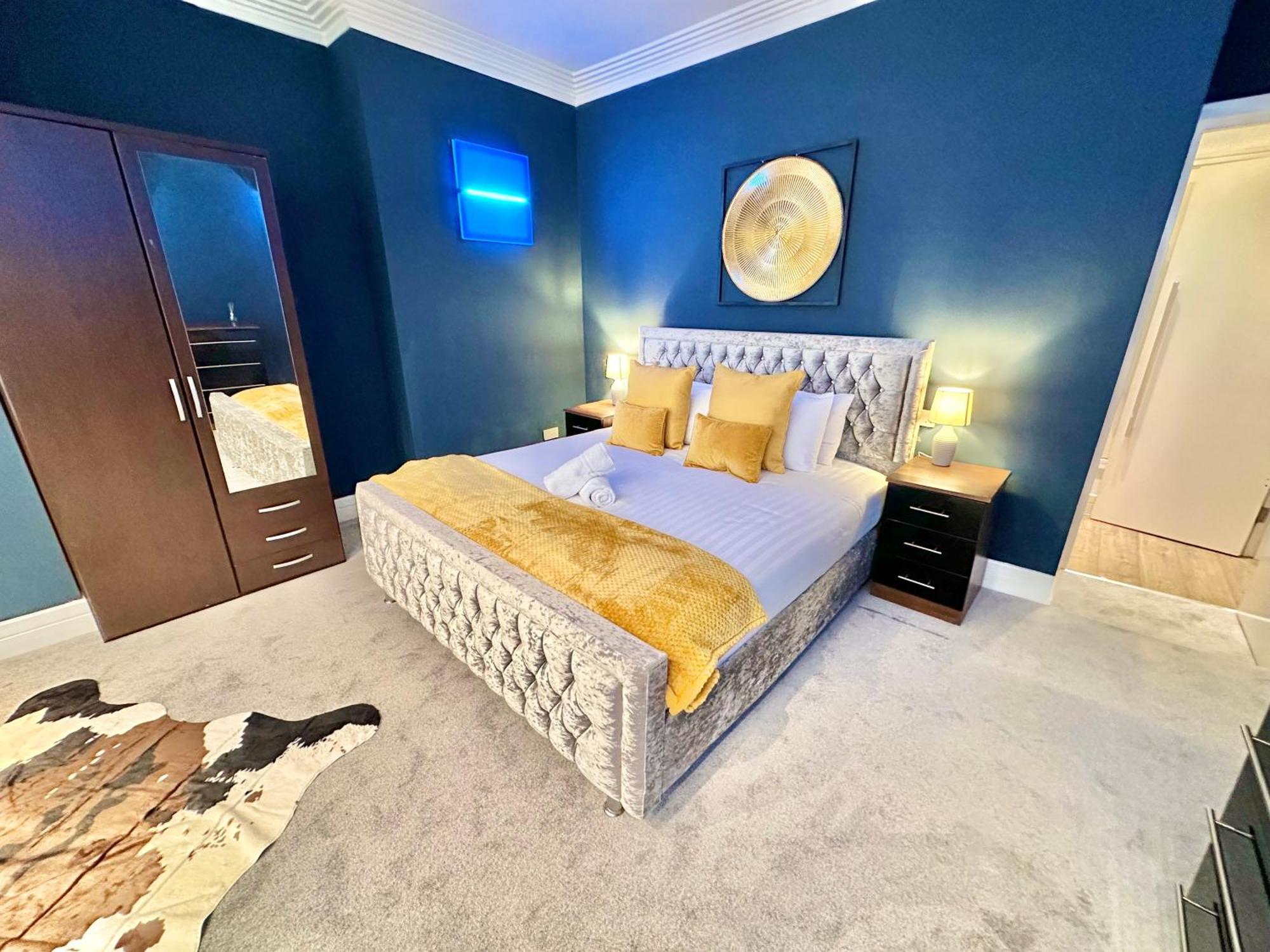 Cliff Retreat - Short Stroll To Town And Apartment *