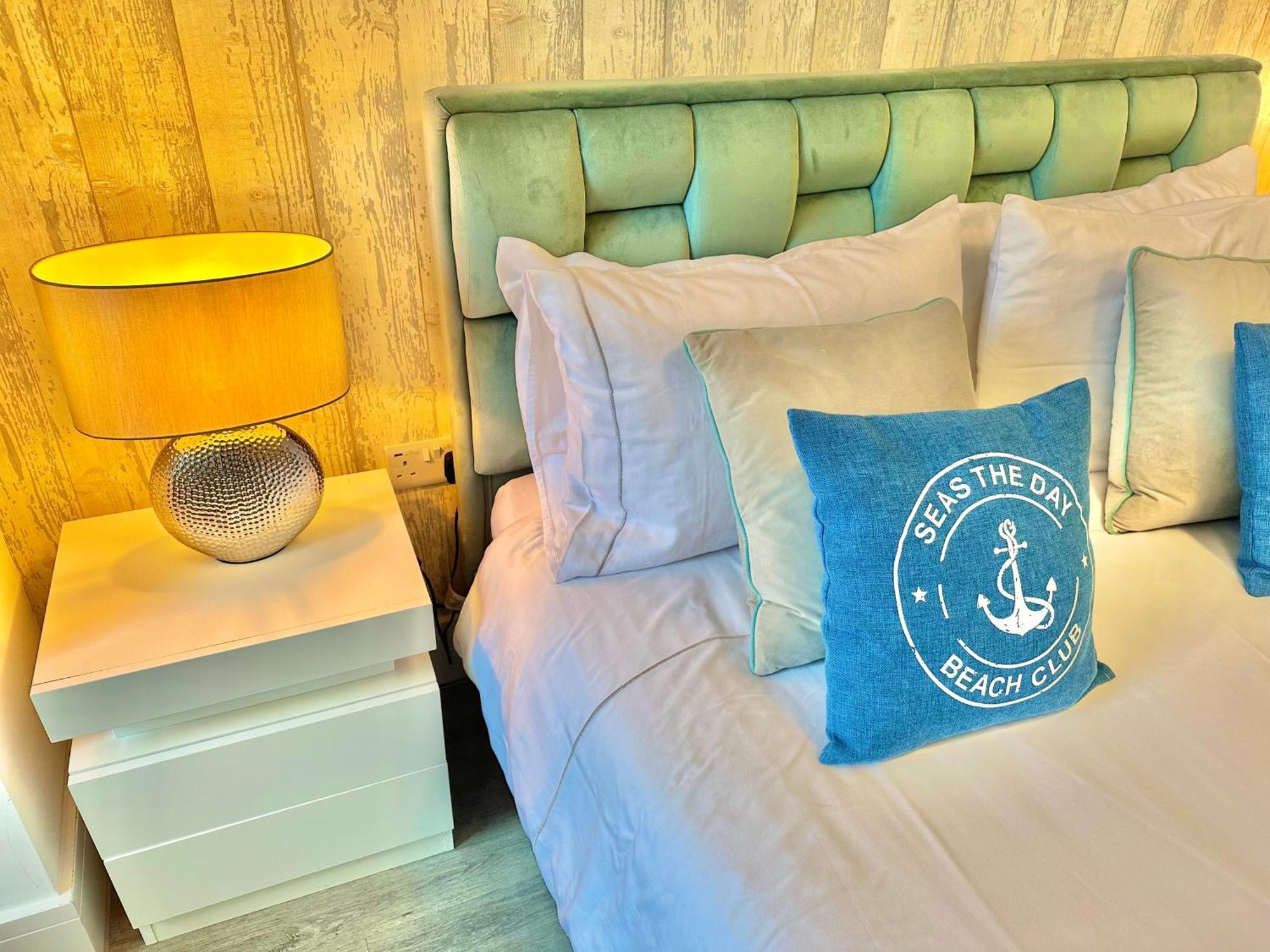 Coastal Vibes - Stunning With King Size Bed And Free Parking - Central Location And Close To Beach * Bournemouth