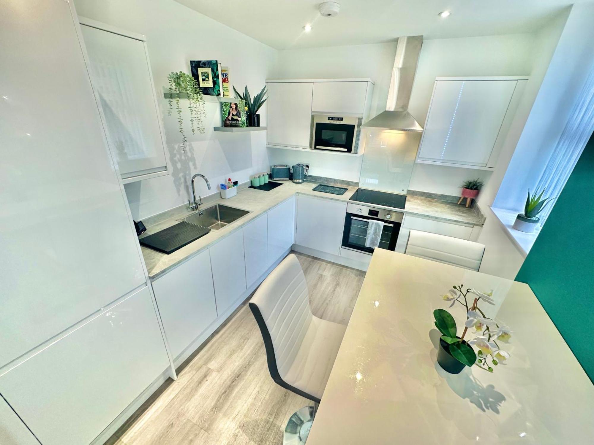 Coastal Vibes - Stunning With King Size Bed And Free Parking - Central Location And Close To Beach * Bournemouth