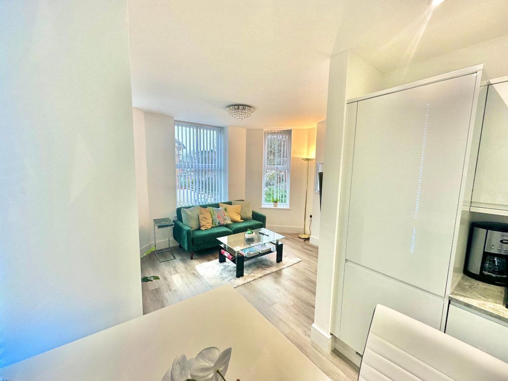 Coastal Vibes - Stunning With King Size Bed And Free Parking - Central Location And Close To Beach Bournemouth