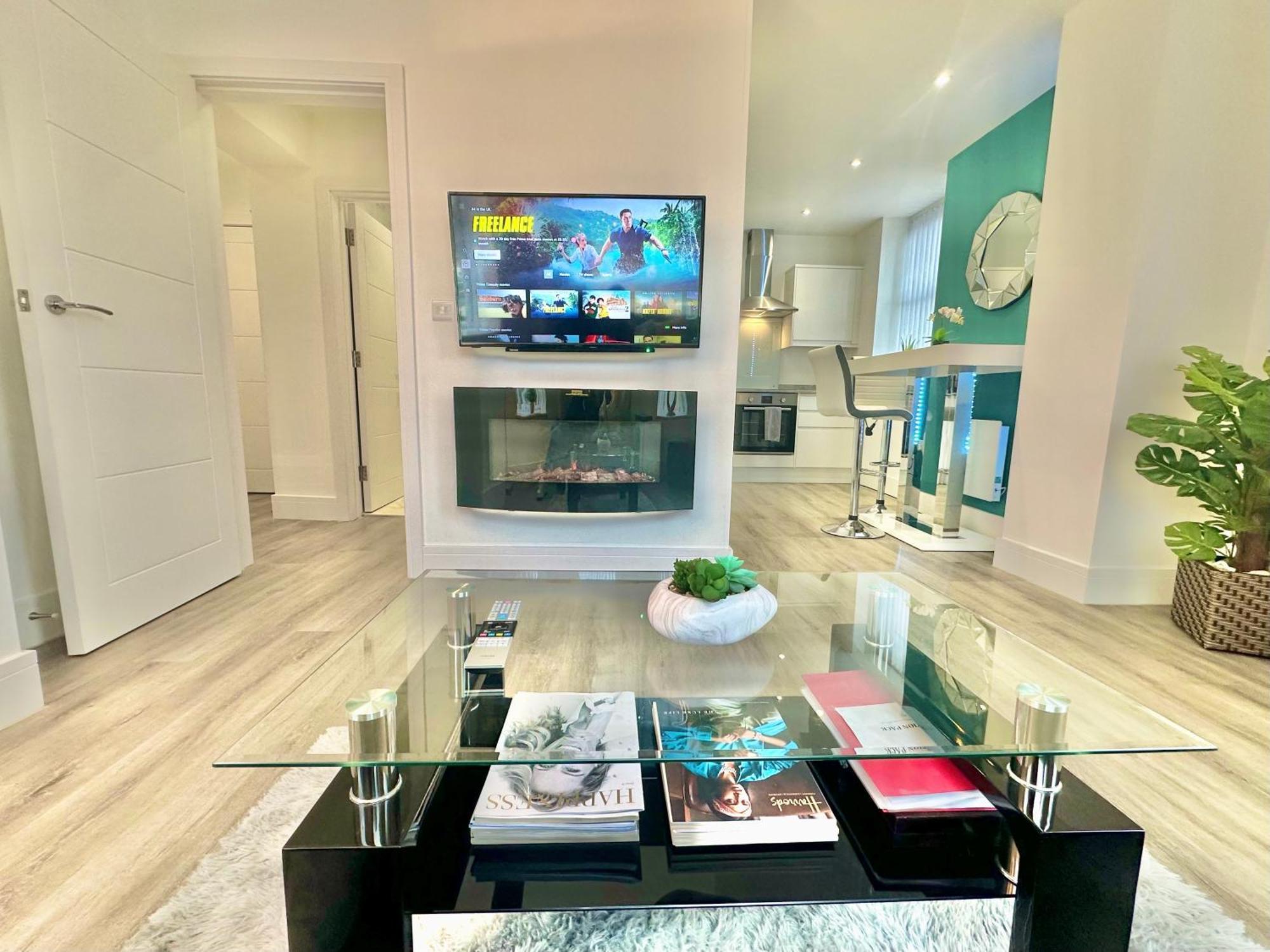 Coastal Vibes - Stunning With King Size Bed And Free Parking - Central Location And Close To Beach Apartment