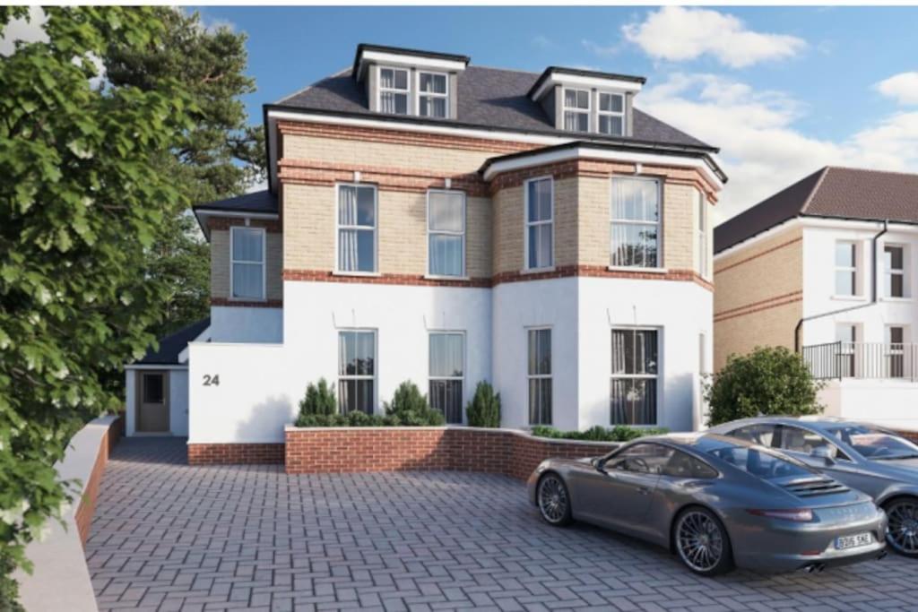 Coastal Vibes - Stunning With King Size Bed And Free Parking - Central Location And Close To Beach Apartment Bournemouth