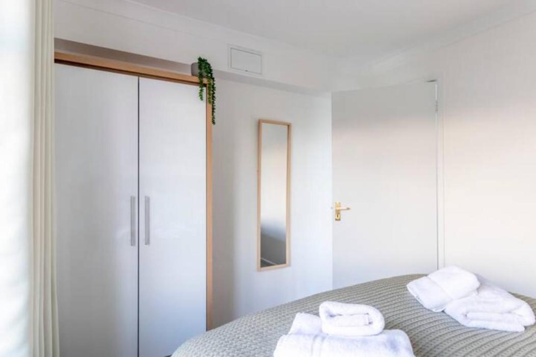 Apartment Large Sea View 2 Bedroom Sleeps 6 - Free Parking Bournemouth