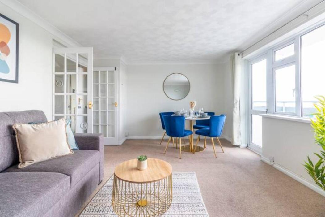 Trendy Sea View 2 Bedroom Sleeps 6 - Free Parking Bournemouth