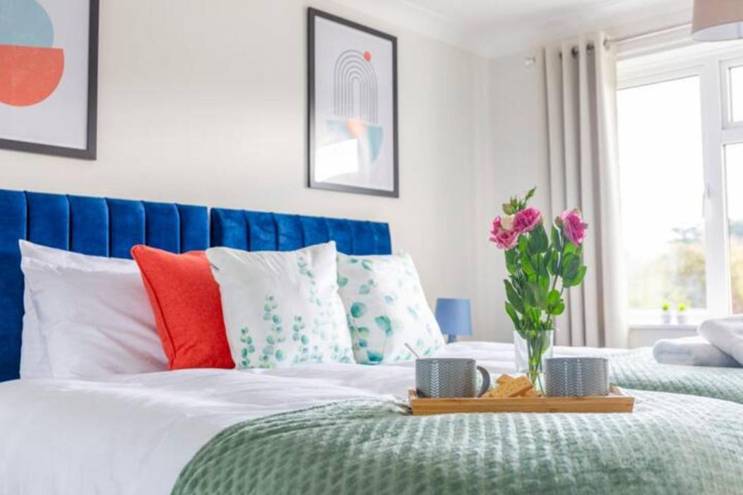 Trendy Sea View 2 Bedroom Sleeps 6 - Free Parking