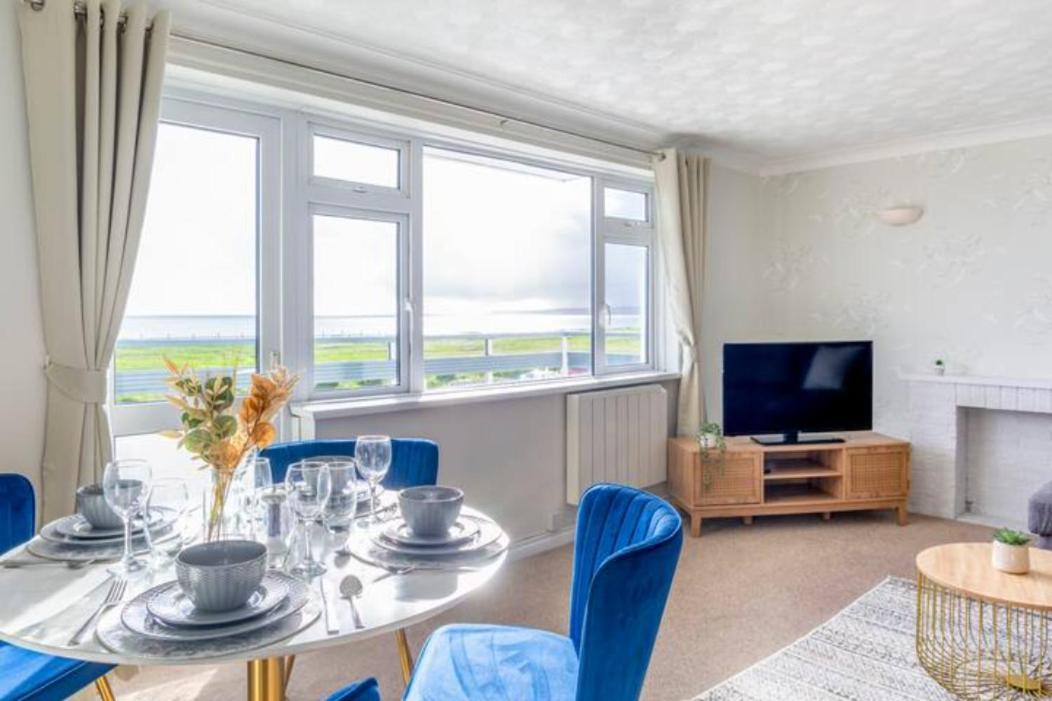 Apartment Trendy Sea View 2 Bedroom Sleeps 6 - Free Parking Bournemouth