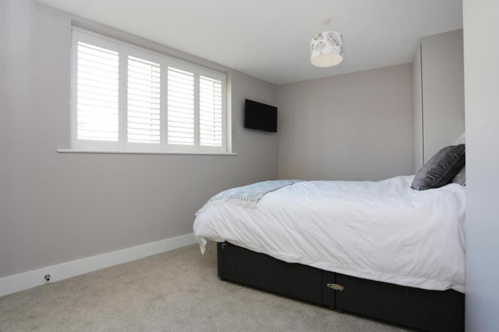 Bournecoast: Modern 2 Bed Flat With Patio - Fm8413 * Bournemouth