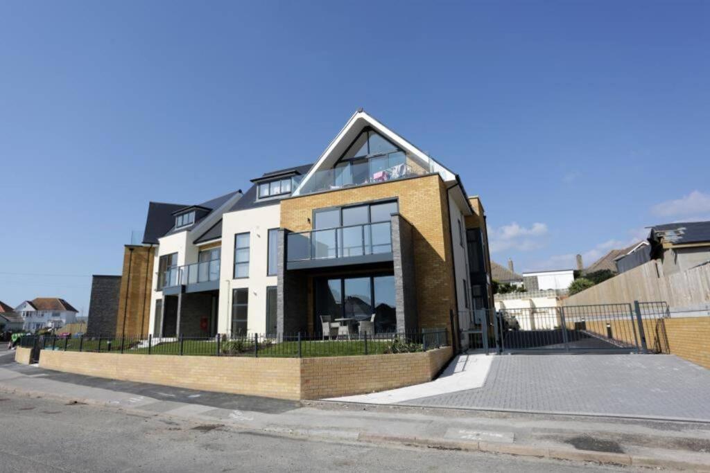 Apartment Bournecoast: Modern 2 Bed Flat With Patio - Fm8413