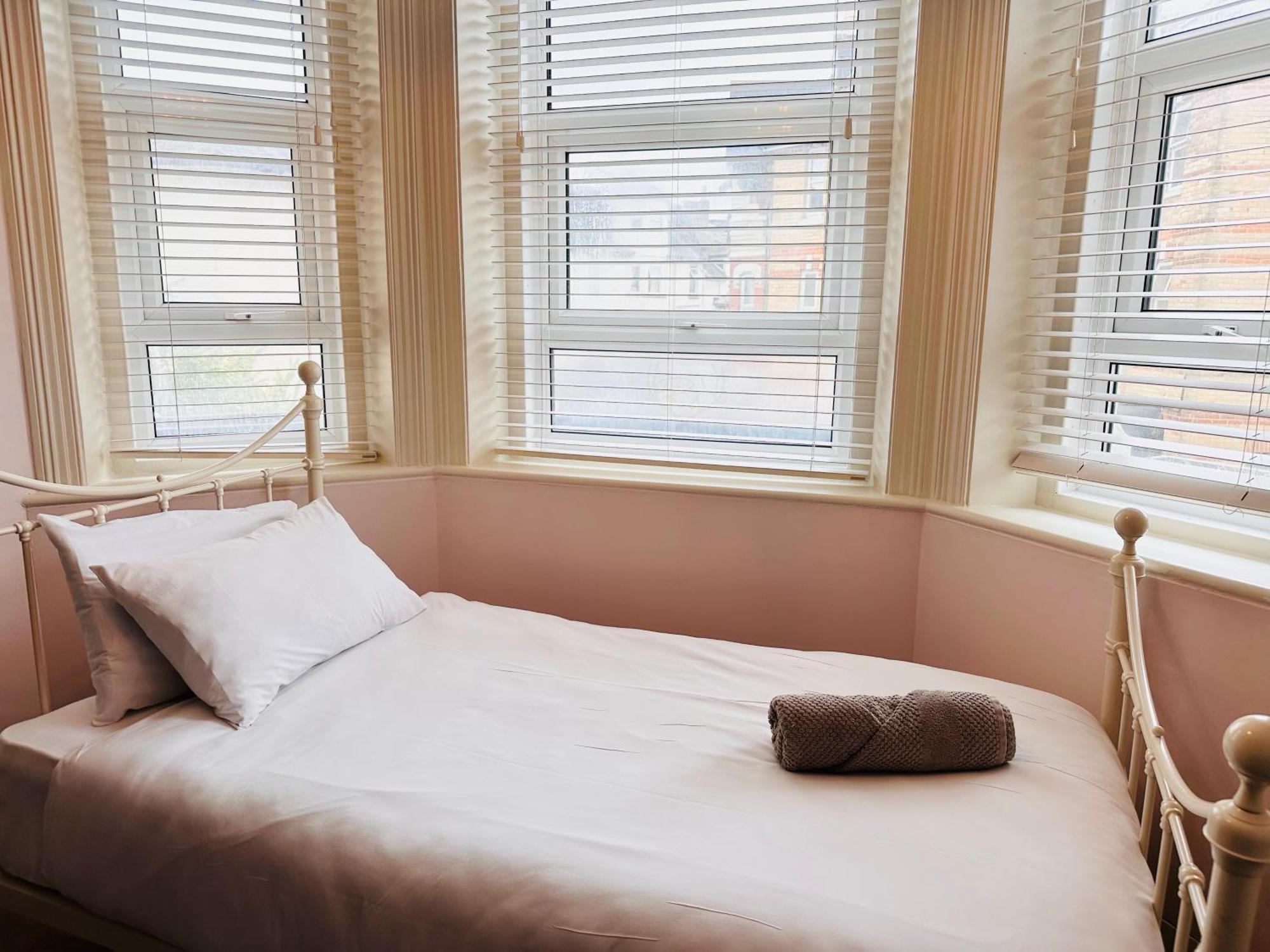 Hotel The Boho - 4 Min Walk To & Town
